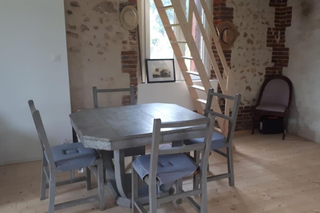 Charmante Ancienne Gare Halte Relais Bonsmoulins Ngoại thất bức ảnh